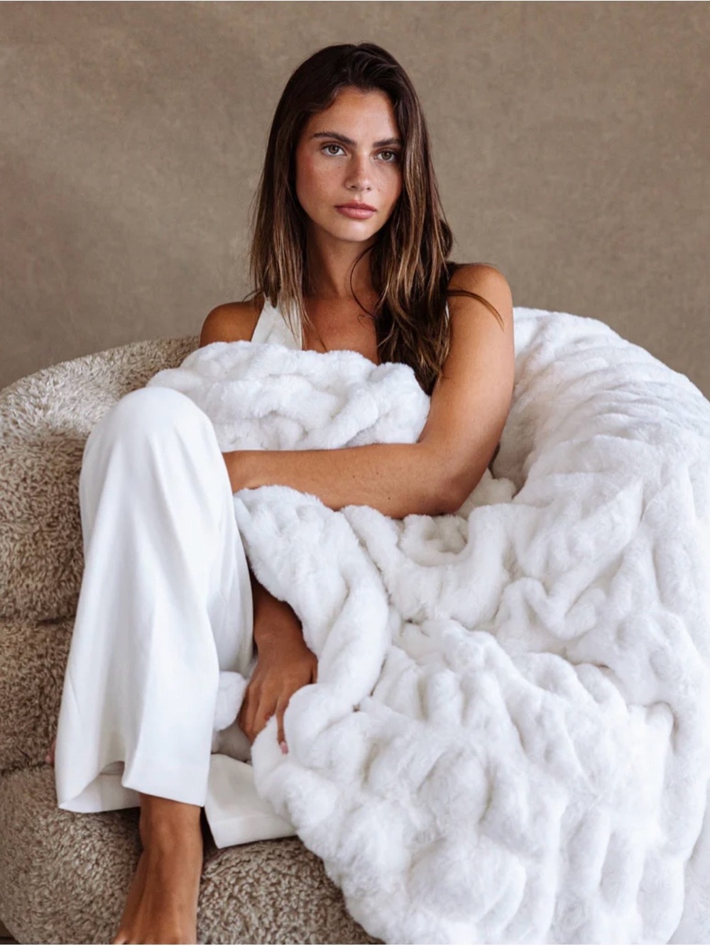 Lola Blankets/Creamy Cloud/Blanket/Size L/NEW/NIB/SEALED! Classy White & SO SOFT